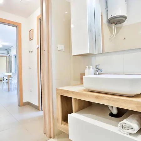 Sebeto With Parking & Netfilx Apartament Neapol