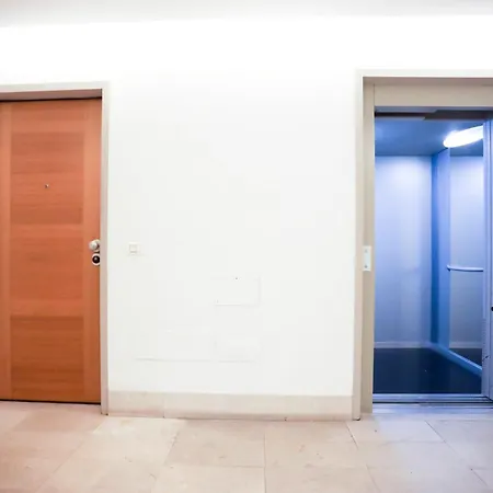 Guesthost - Sebeto With Parking & Netfilx 아파트 나폴리