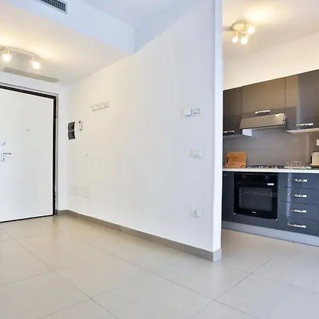 아파트 Guesthost - Sebeto With Parking & Netfilx 나폴리