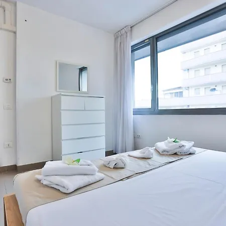 아파트 Guesthost - Sebeto With Parking & Netfilx 나폴리