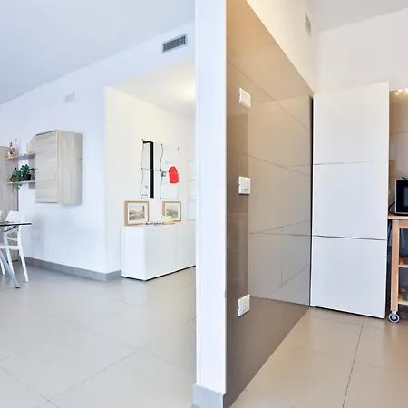 아파트 Guesthost - Sebeto With Parking & Netfilx *