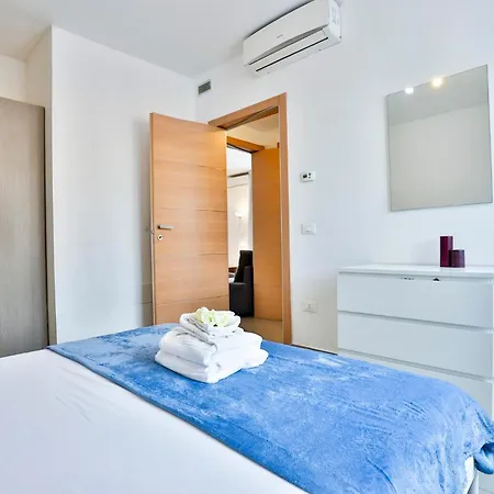 아파트 Guesthost - Sebeto With Parking & Netfilx 나폴리