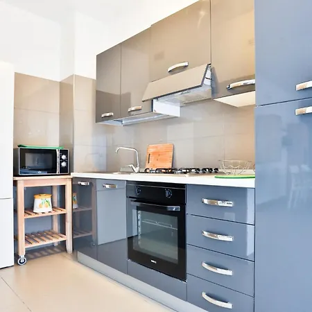 Guesthost - Sebeto With Parking & Netfilx 아파트 *