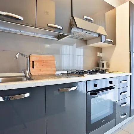 Guesthost - Sebeto With Parking & Netfilx 아파트 나폴리