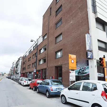 Guesthost - Sebeto With Parking & Netfilx 아파트 나폴리