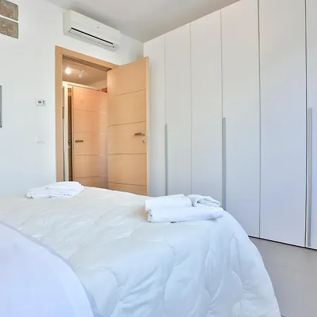 Sebeto With Parking & Netfilx Apartment