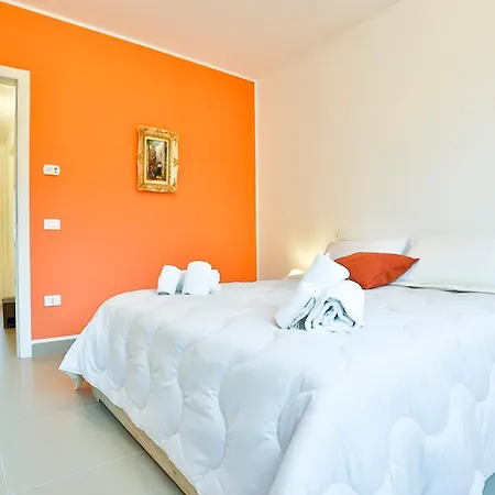 Sebeto With Parking & Netfilx Apartment Naples