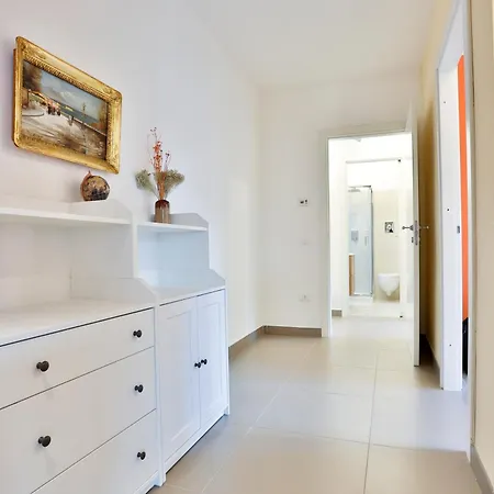 Sebeto With Parking & Netfilx Apartment Naples